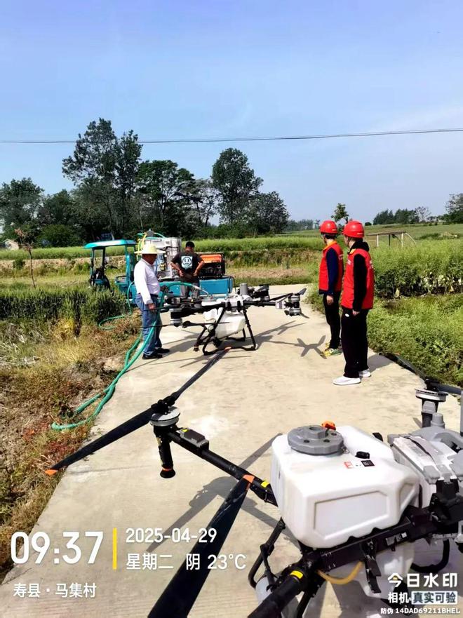 壽縣農用植保無人機“飛手”們：作業(yè)時一定避讓高壓線路！(圖2)