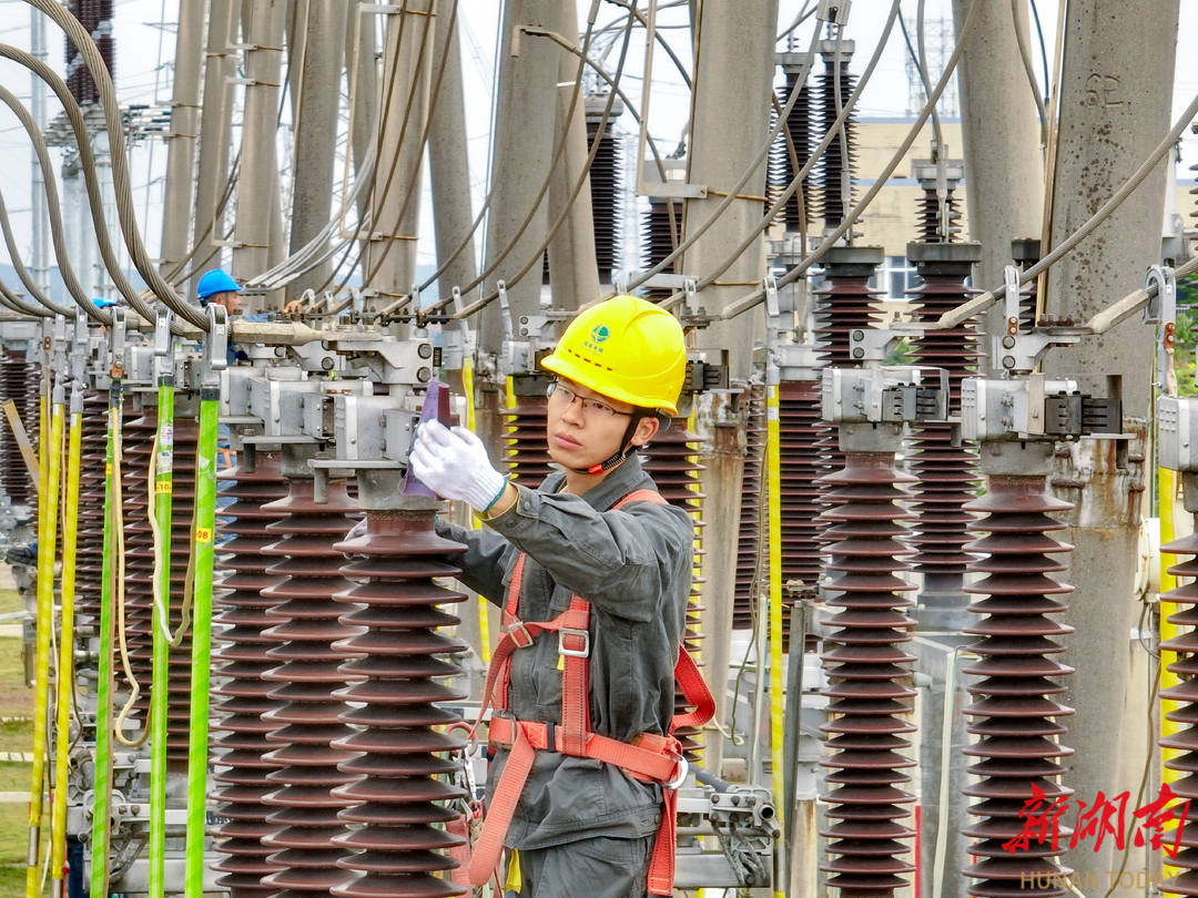 國網(wǎng)衡陽供電公司:主設備檢修除隱患溫暖度冬添保障(圖2)