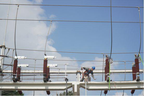 重慶兩江新區(qū):秋檢筑牢安全防線護(hù)航電網(wǎng)穩(wěn)定運(yùn)行(圖3)