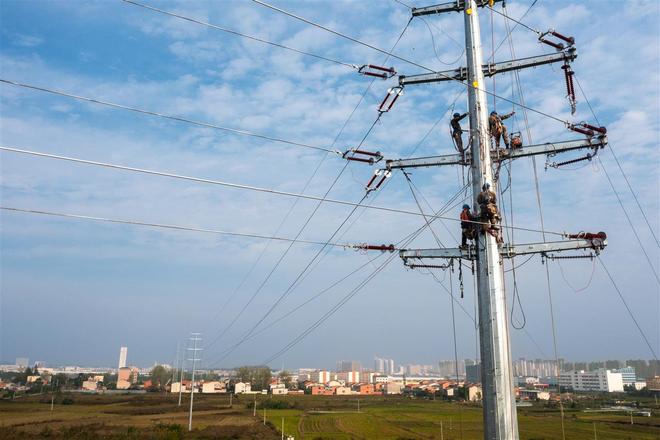 秋季進(jìn)行時(shí)！隨州供電全面檢修電網(wǎng)備戰(zhàn)迎峰度冬(圖2)