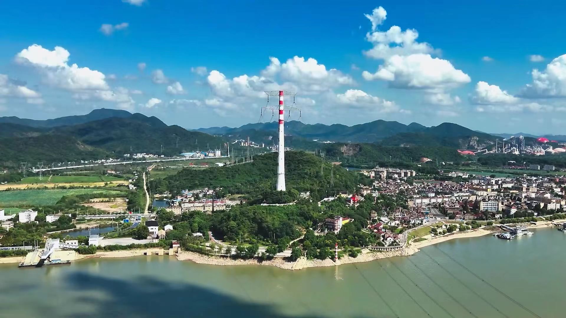 服役42年安徽首座500千伏跨江電塔爆破拆除(圖2)